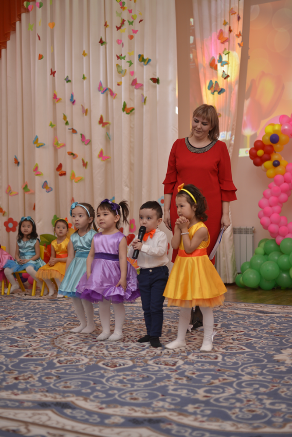 Утренник Весенний праздник «Волшебная ваза» группа «Солнышко» Воспитатель: О.Э.Берестнева